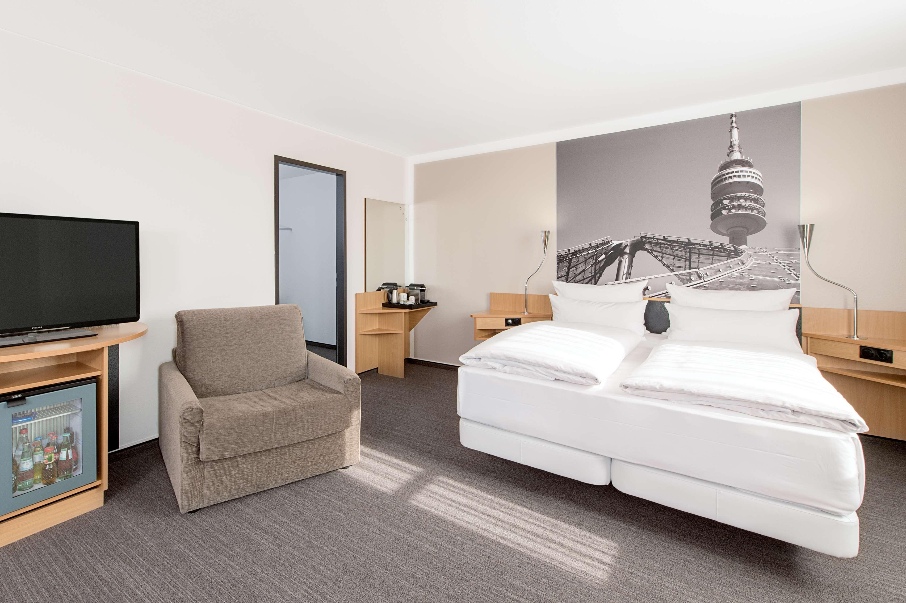 Nh Muenchen Messe Hotel Buitenkant foto