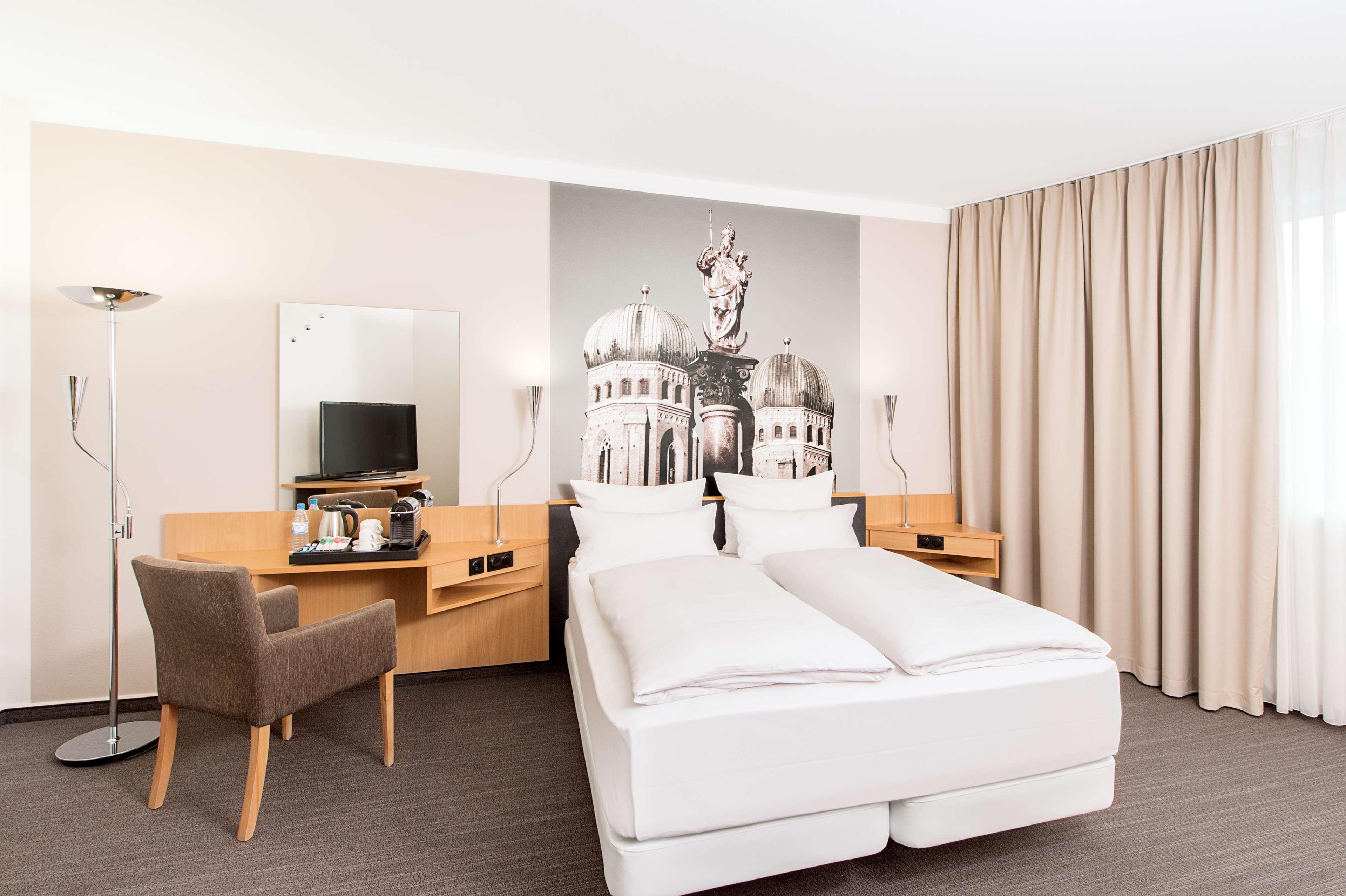 Nh Muenchen Messe Hotel Buitenkant foto