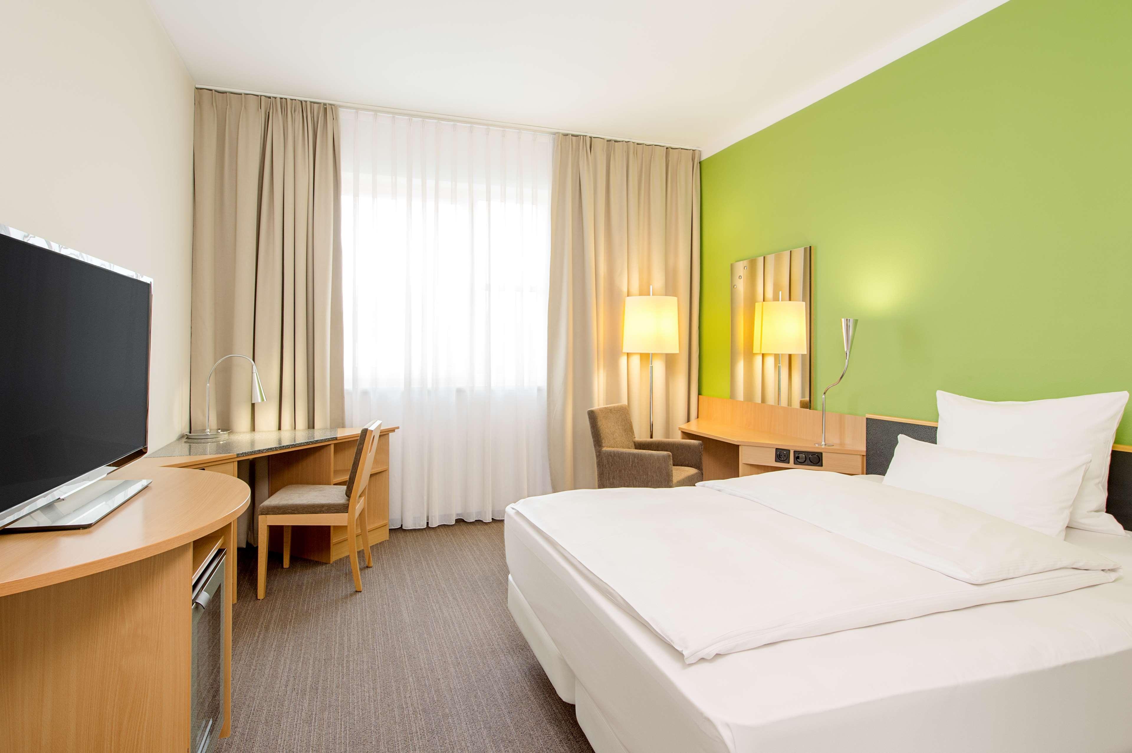 Nh Muenchen Messe Hotel Buitenkant foto