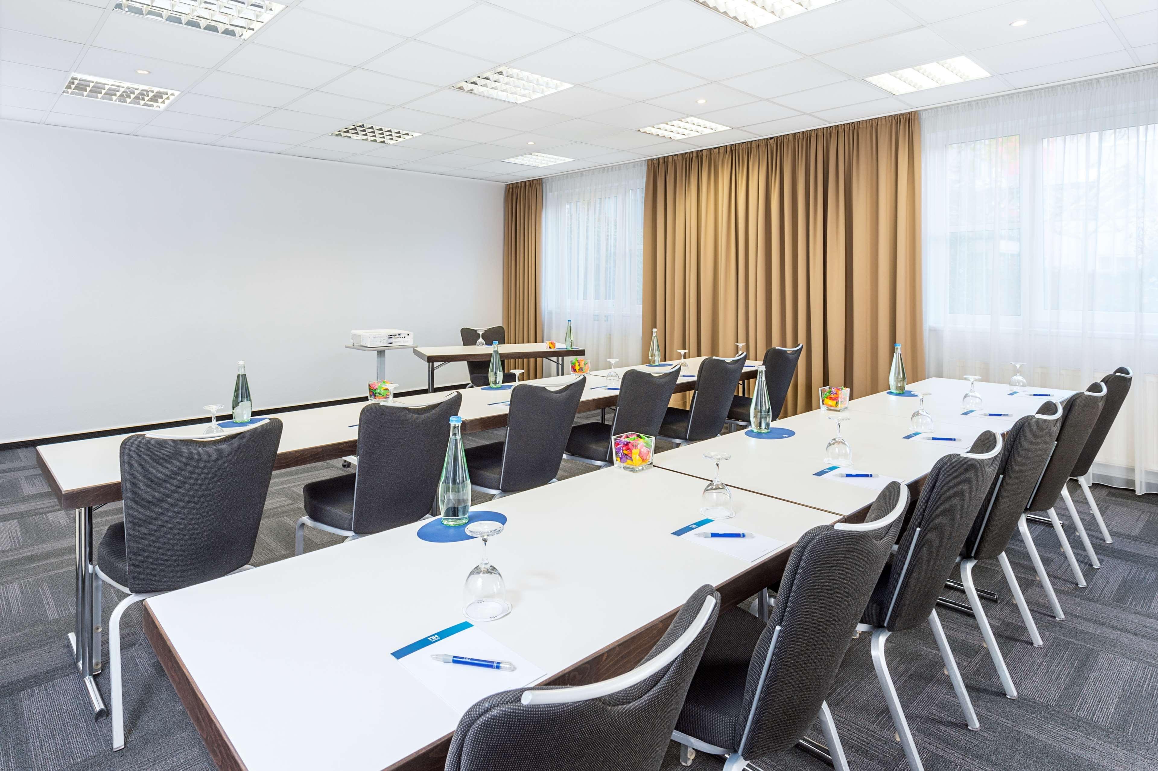 Nh Muenchen Messe Hotel Buitenkant foto