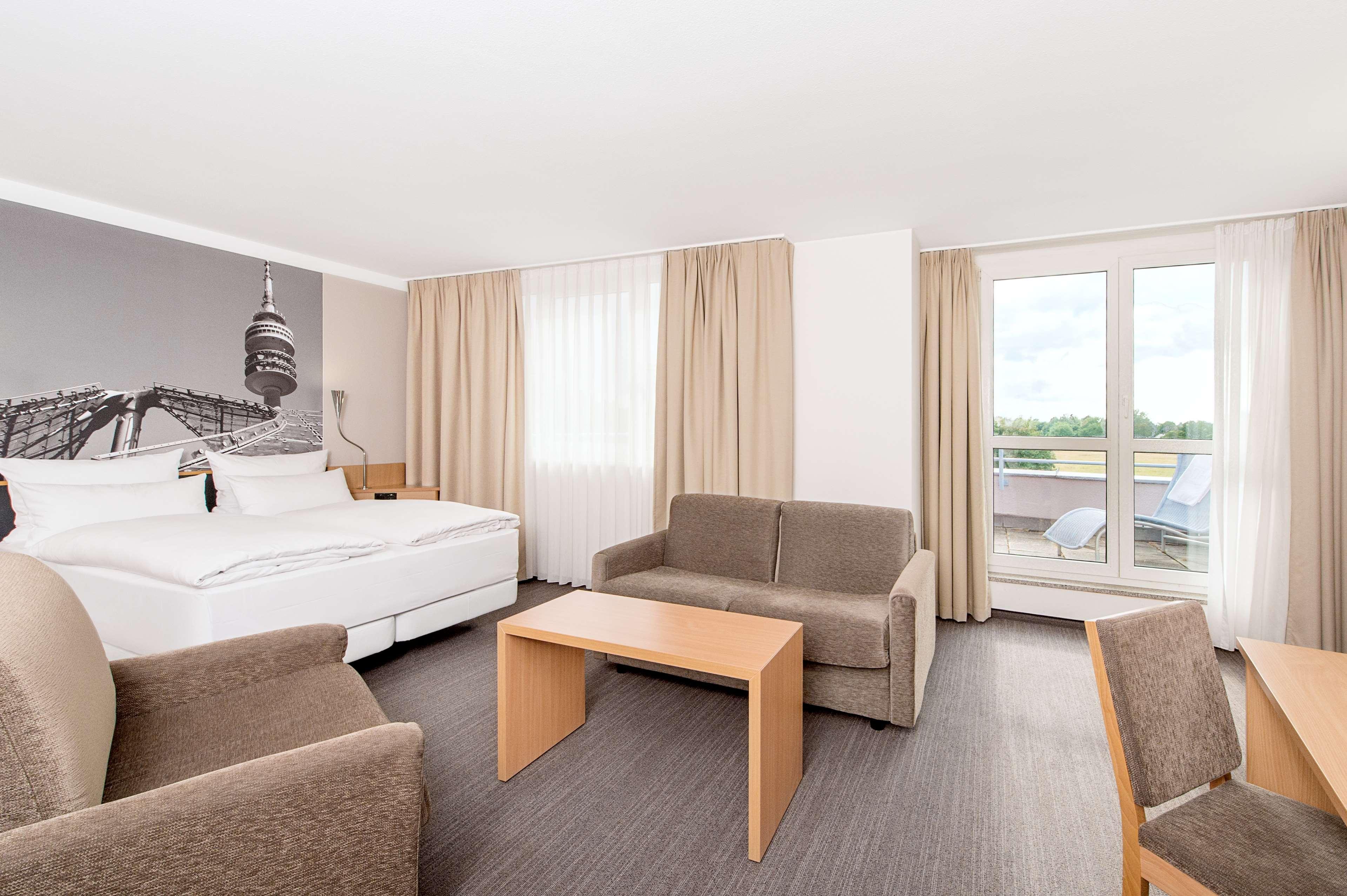 Nh Muenchen Messe Hotel Buitenkant foto