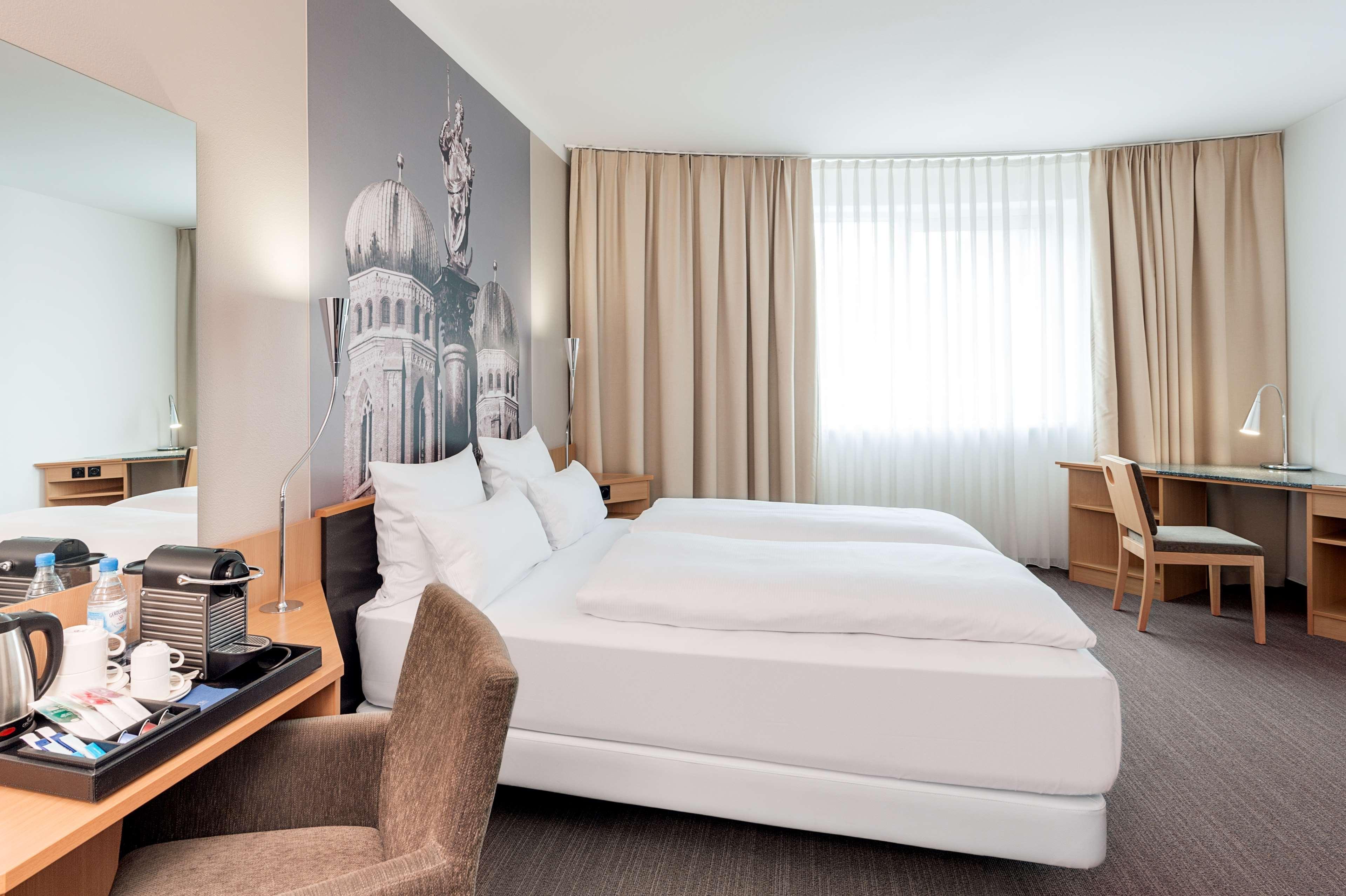 Nh Muenchen Messe Hotel Buitenkant foto