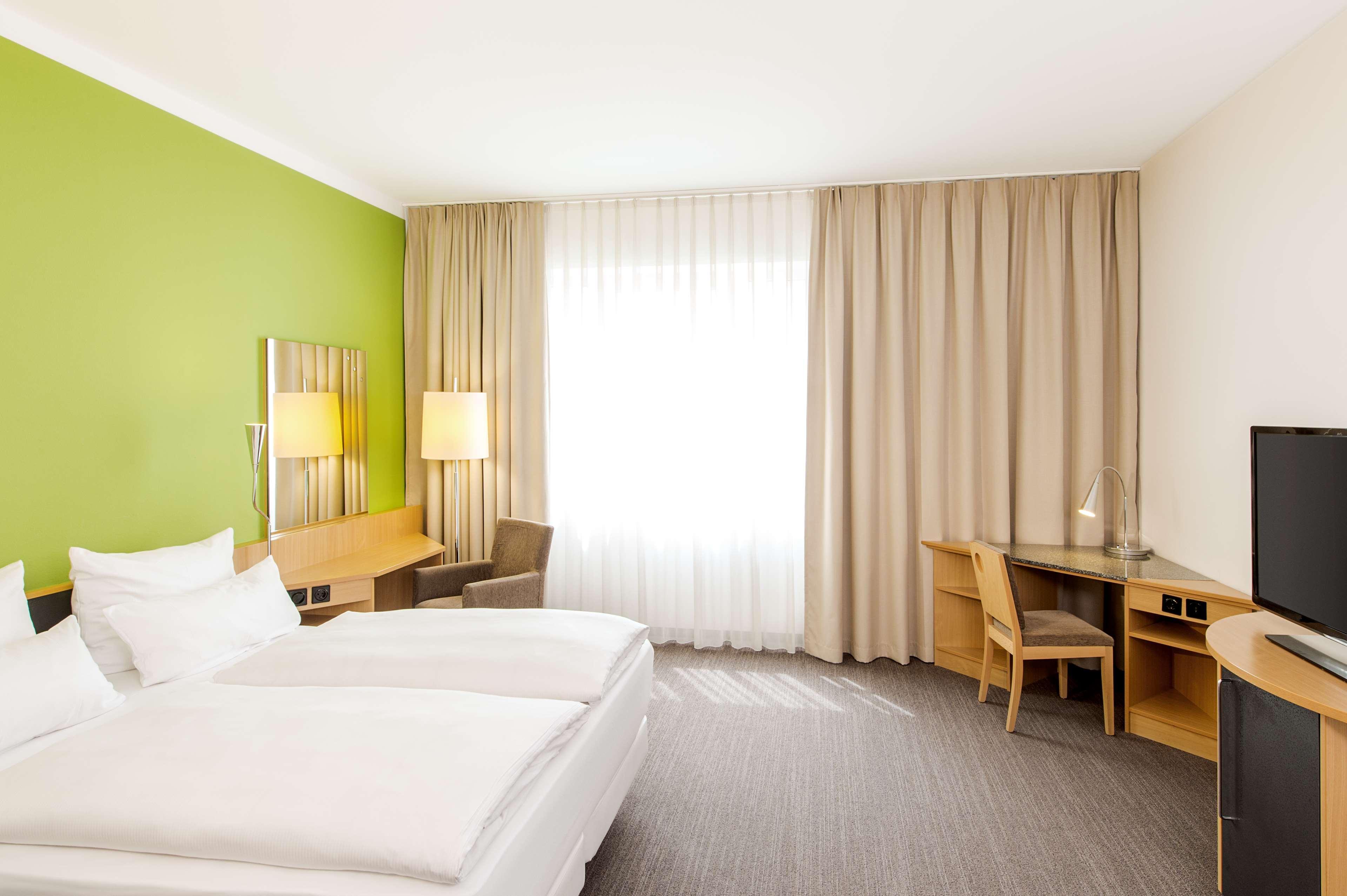 Nh Muenchen Messe Hotel Buitenkant foto