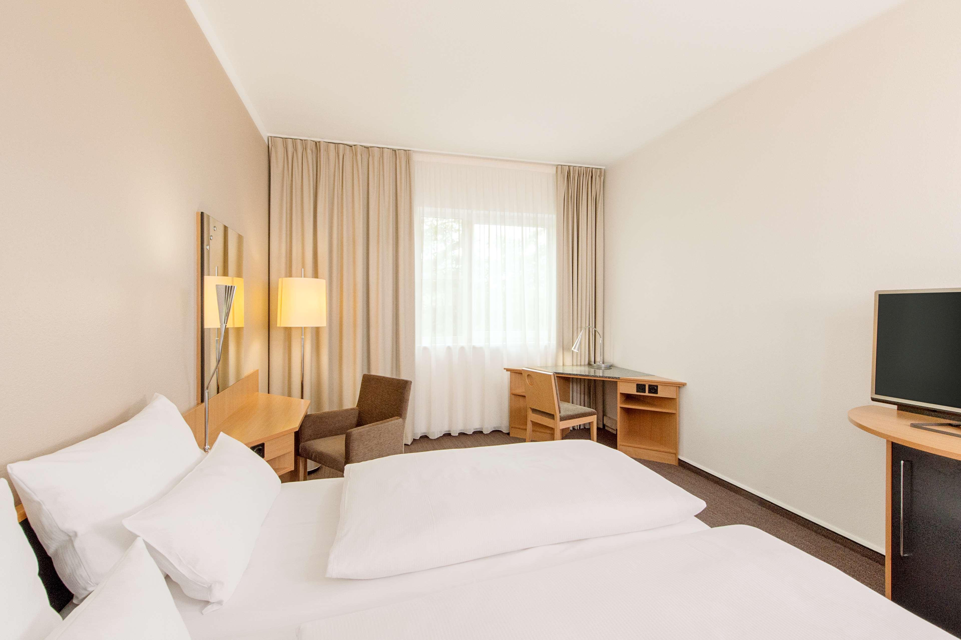 Nh Muenchen Messe Hotel Buitenkant foto