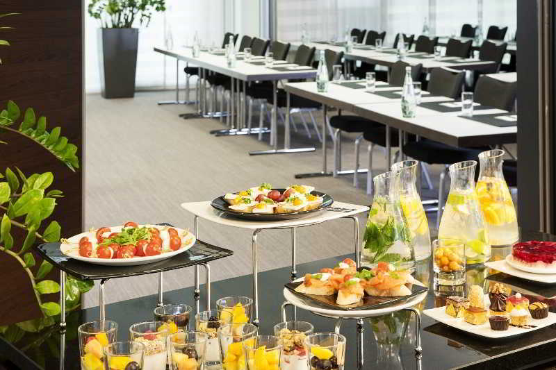 Nh Muenchen Messe Hotel Buitenkant foto