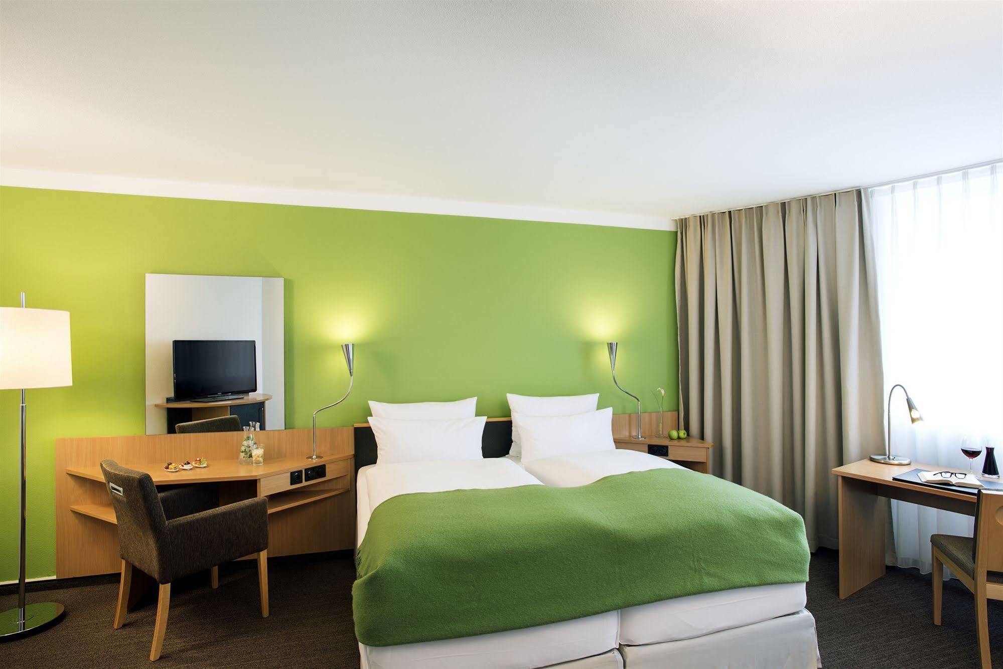 Nh Muenchen Messe Hotel Buitenkant foto